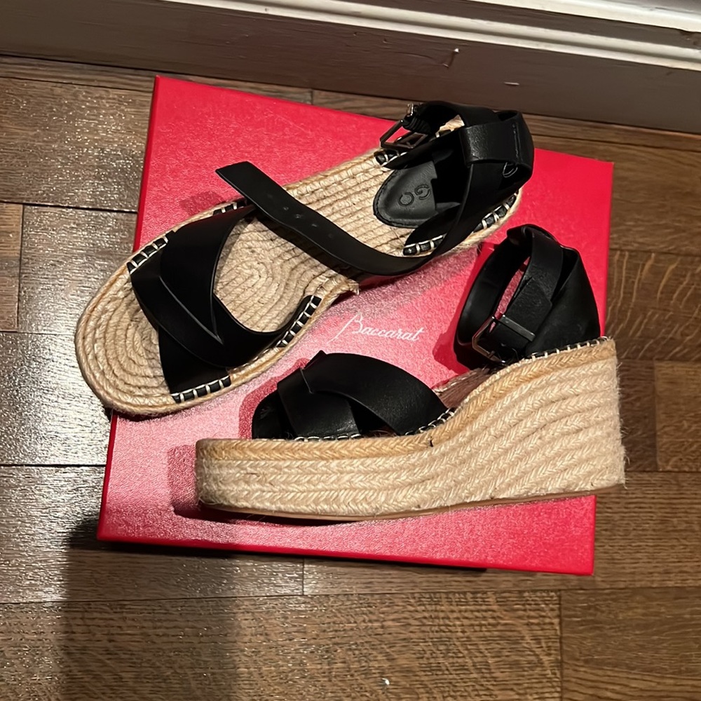 Mango buckle wedge sandals. Used like new. Very good condition.